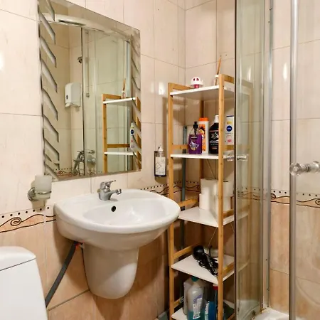 Lara's Cosy 200 M From Lift *