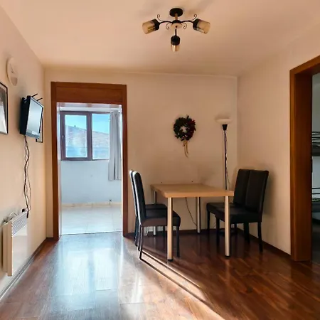 Lara's Cosy 200 M From Lift *