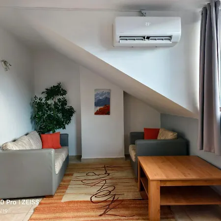 Διαμέρισμα Lara's Cosy 200 M From Lift *