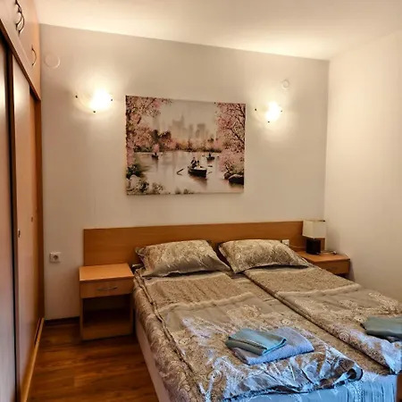 Lara's Cosy 200 M From Lift *