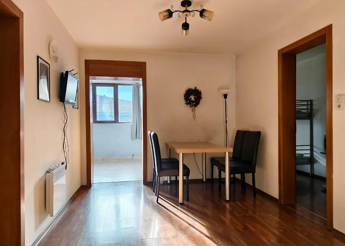 Lara's Cosy 200 M From Lift *